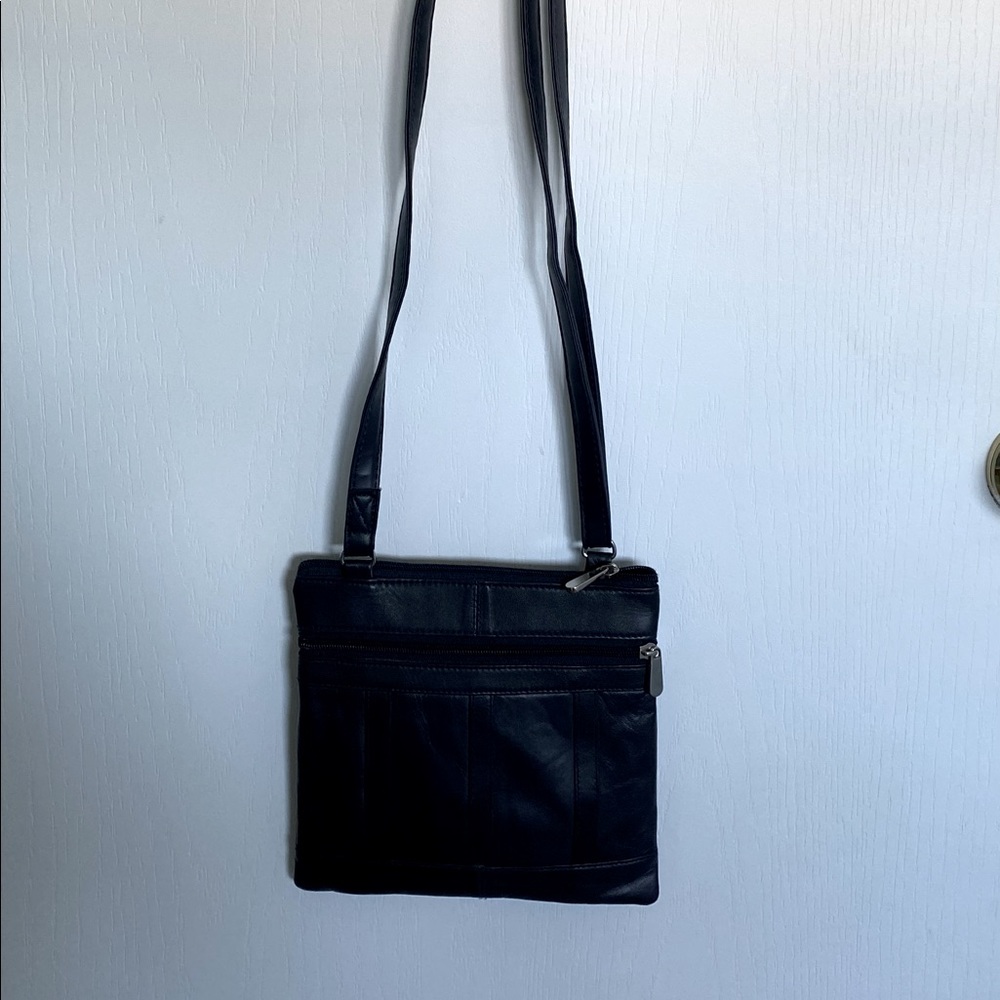 🌷3/$25🌷 Navy blue crossbody purse